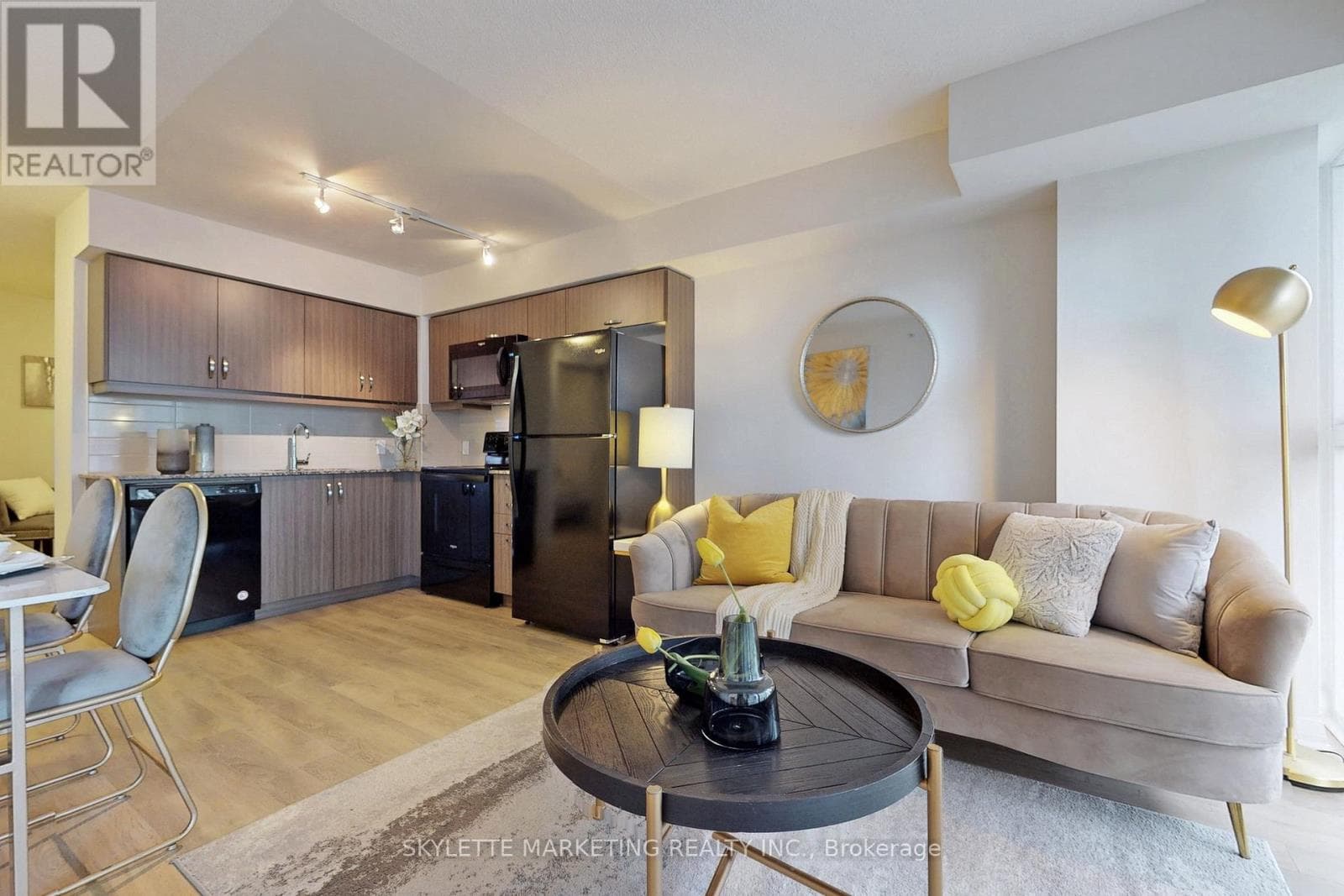 609 - 30 MEADOWGLEN PLACE photo 4