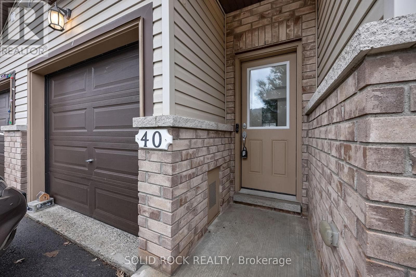 40 GORDON FERGUSON PLACE photo 3