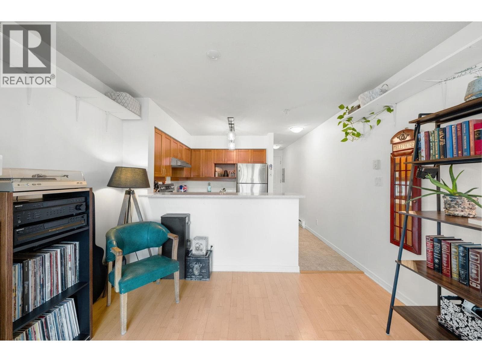301 3727 W 10 AVENUE photo 5