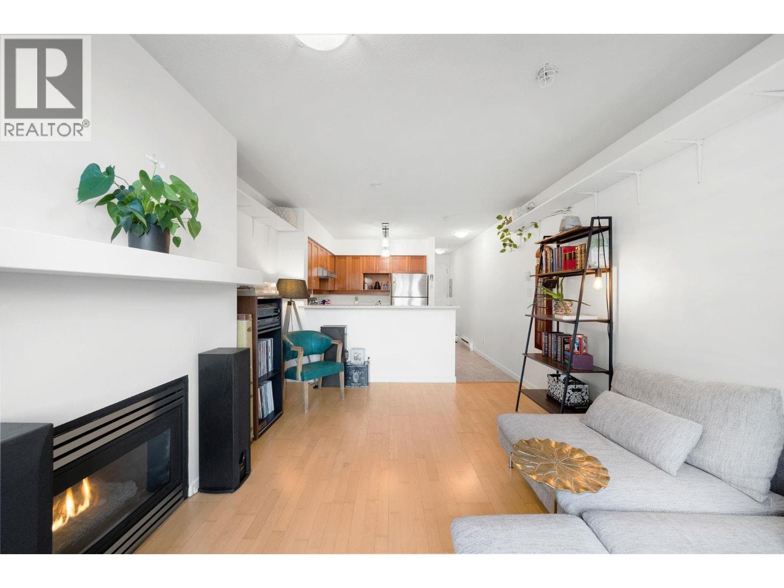 301 3727 W 10 AVENUE photo 4