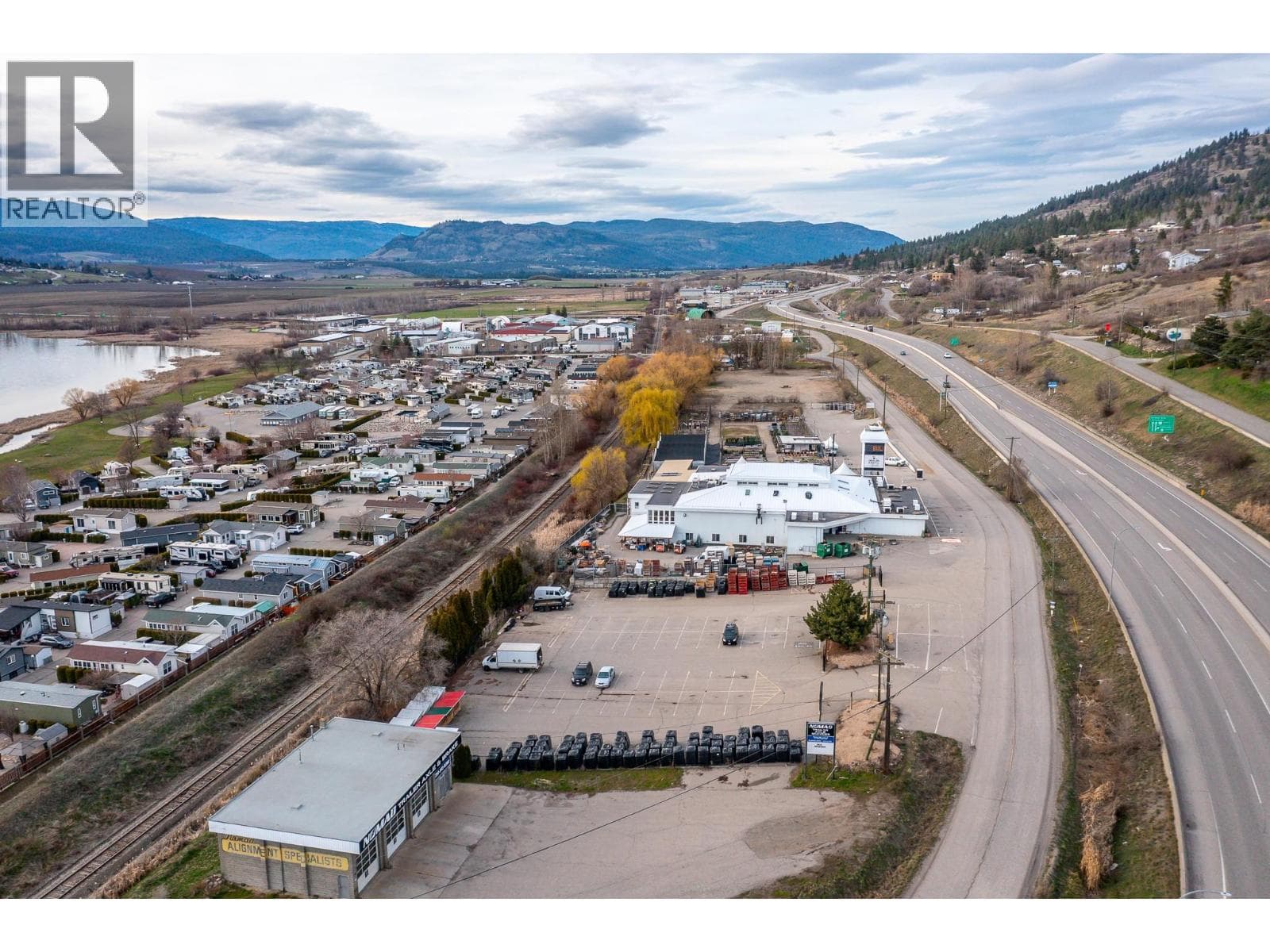 7920/7912 Highland Road photo 4