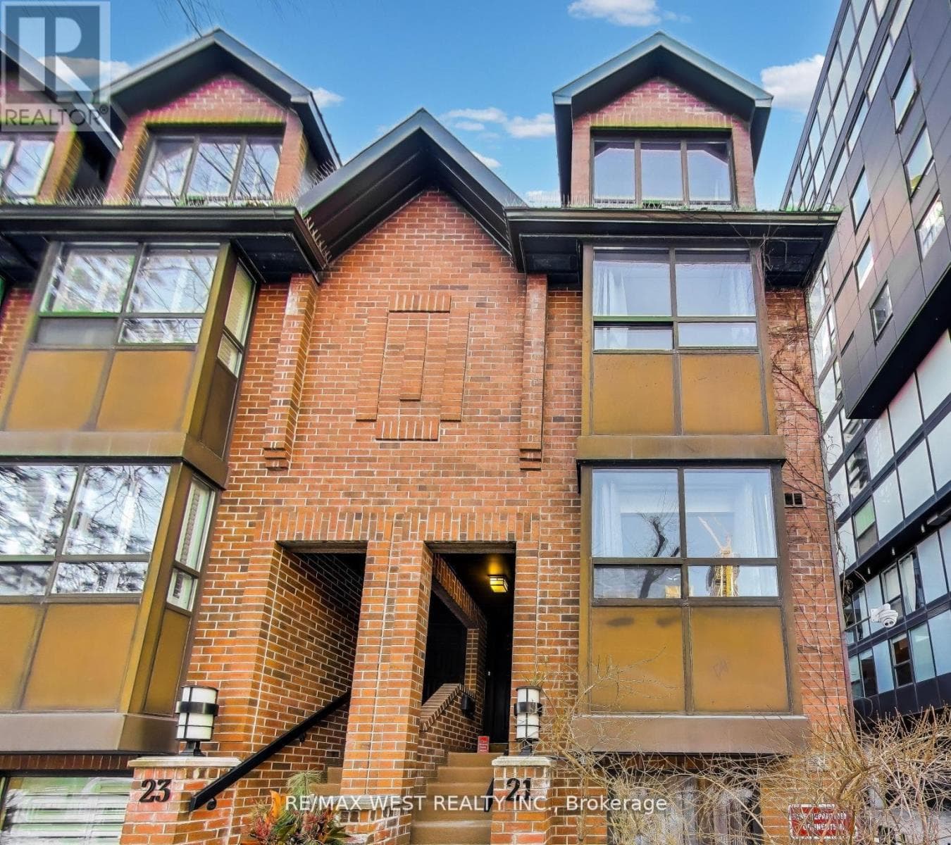 3 bed 3 bath single family at 21 DUNDONALD STREET — $999,000