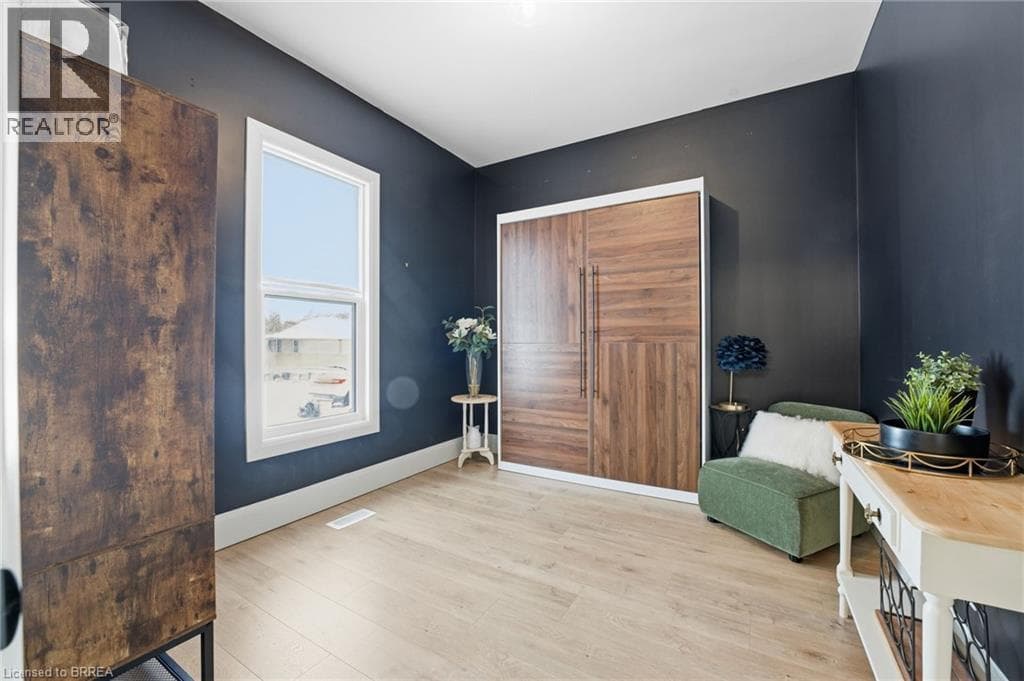 92 WALNUT Street photo 3