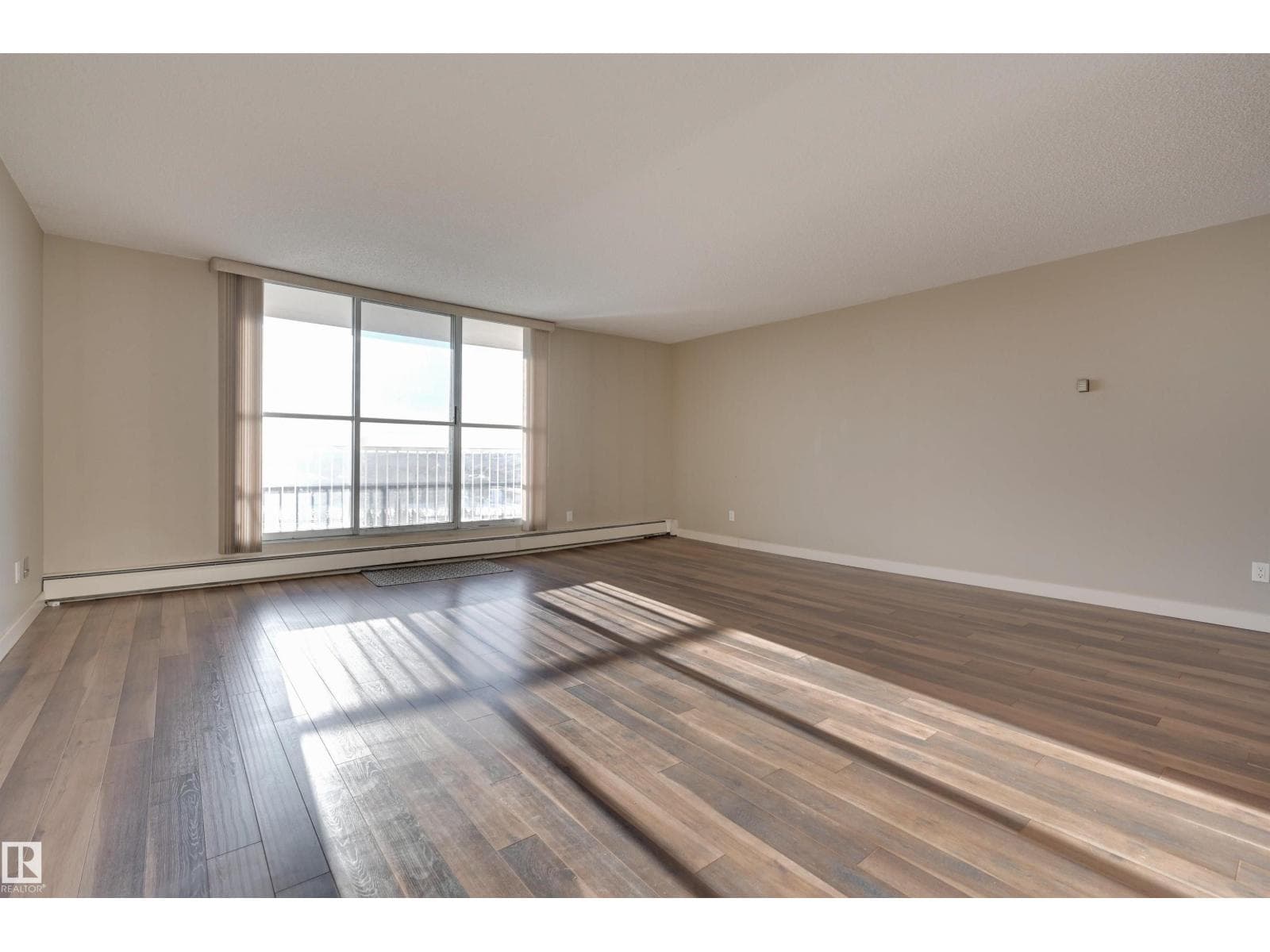 #406 12141 JASPER AV NW photo 2