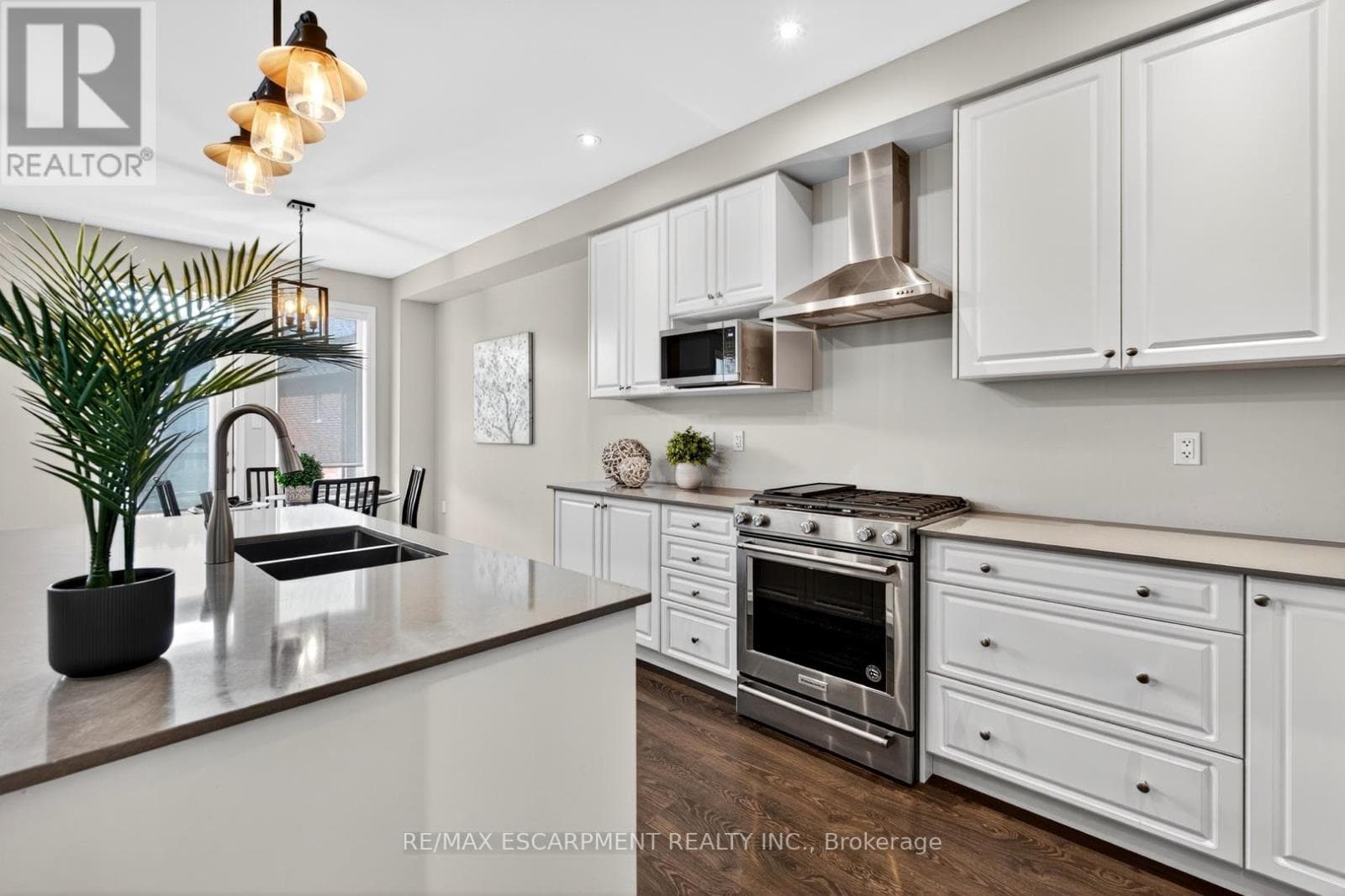 225 SKINNER ROAD S photo 5