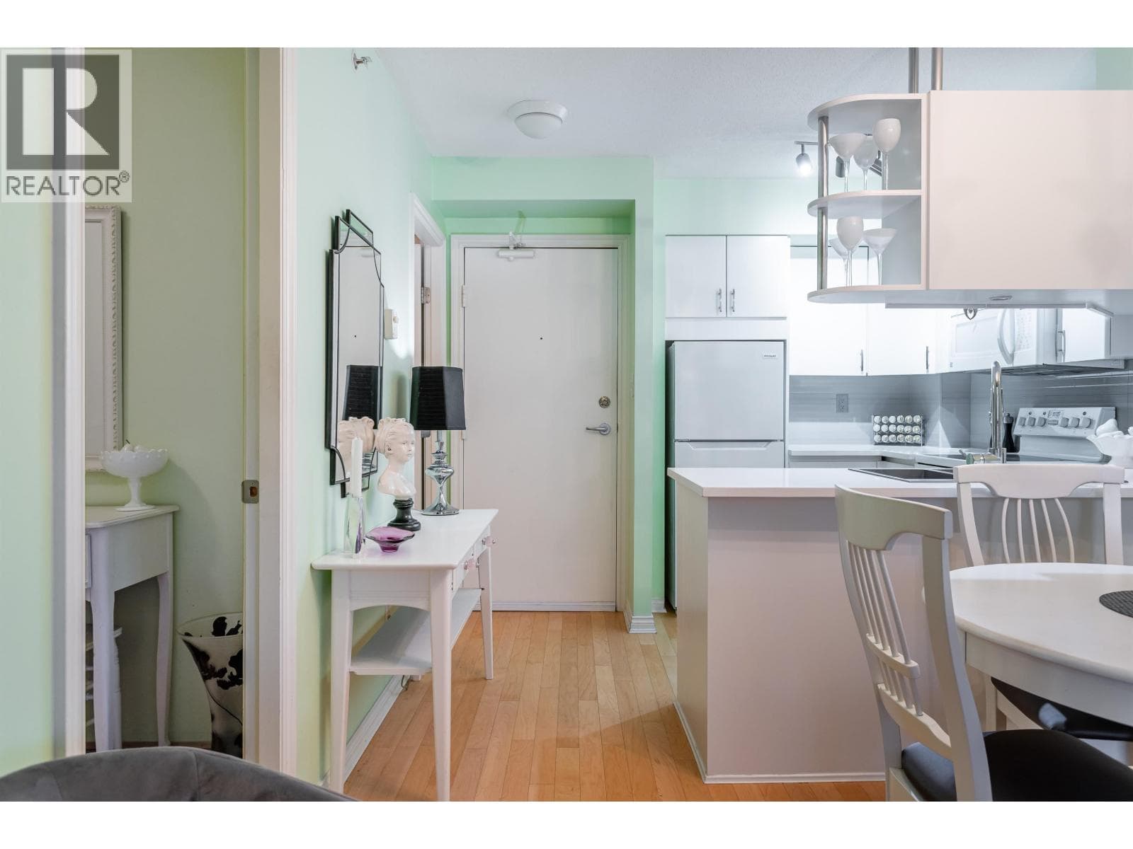 1003 1189 HOWE STREET photo 5