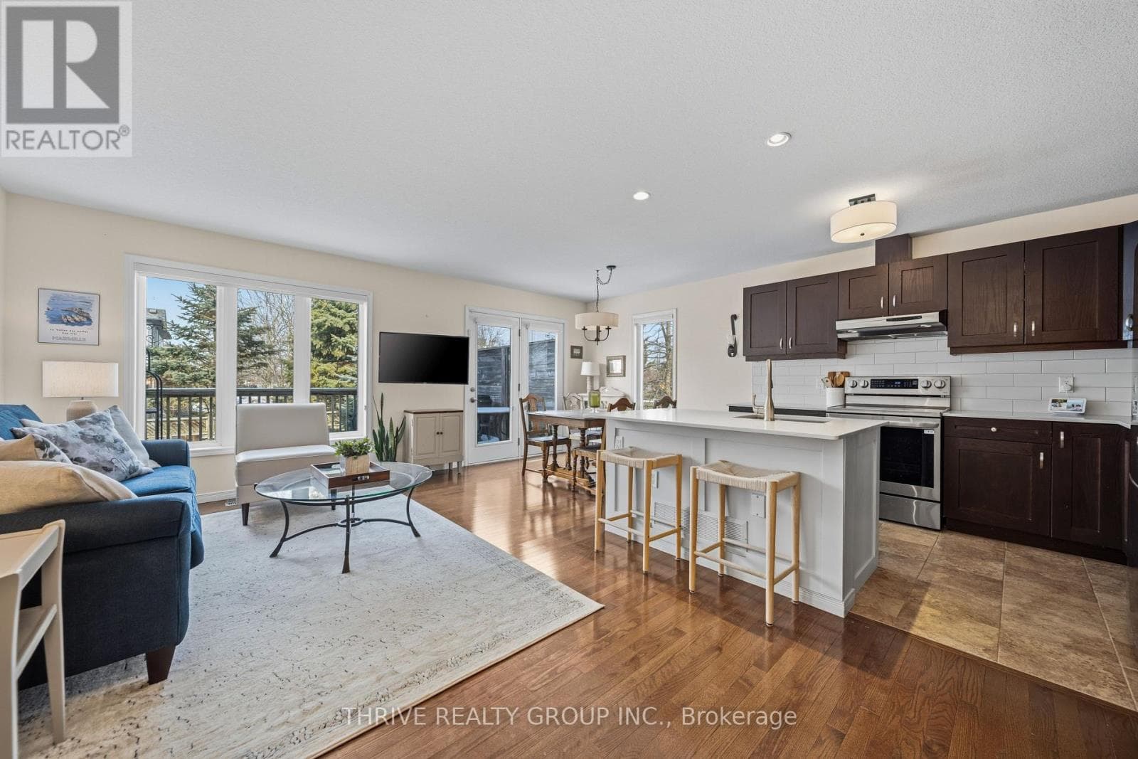 2 - 582 HYDE PARK ROAD photo 4