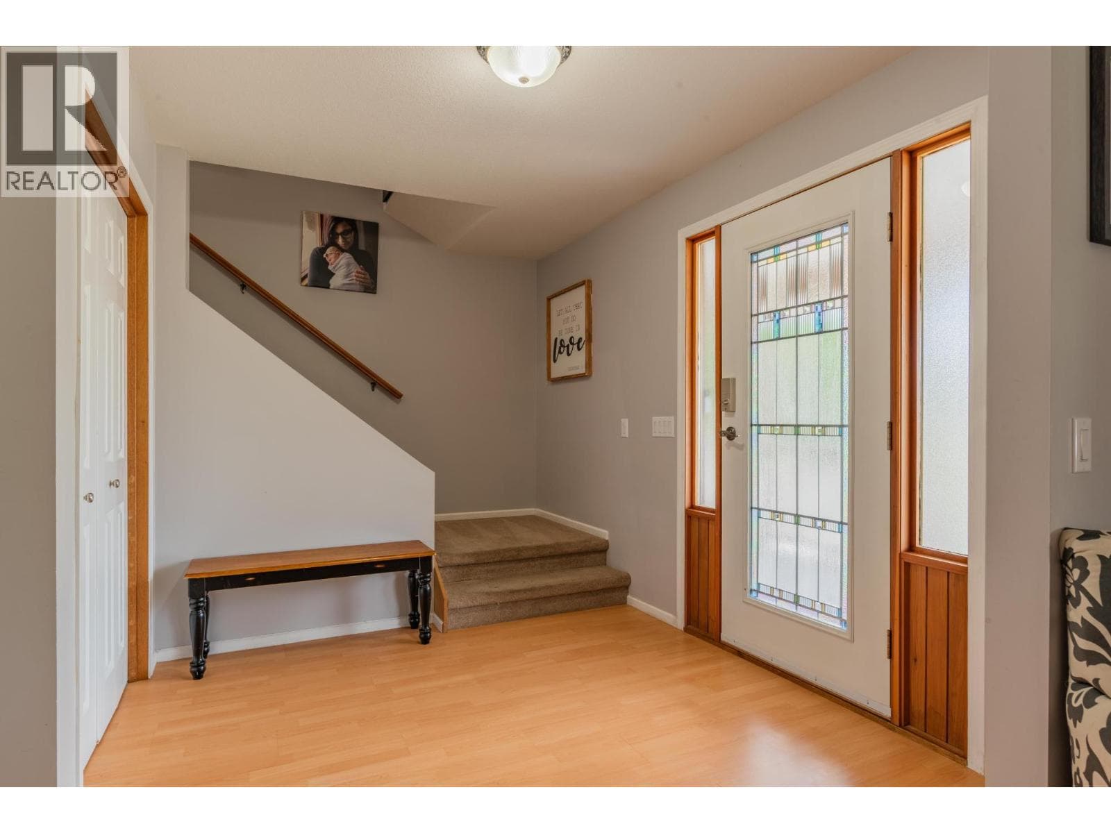 110 CEDAR Avenue photo 2