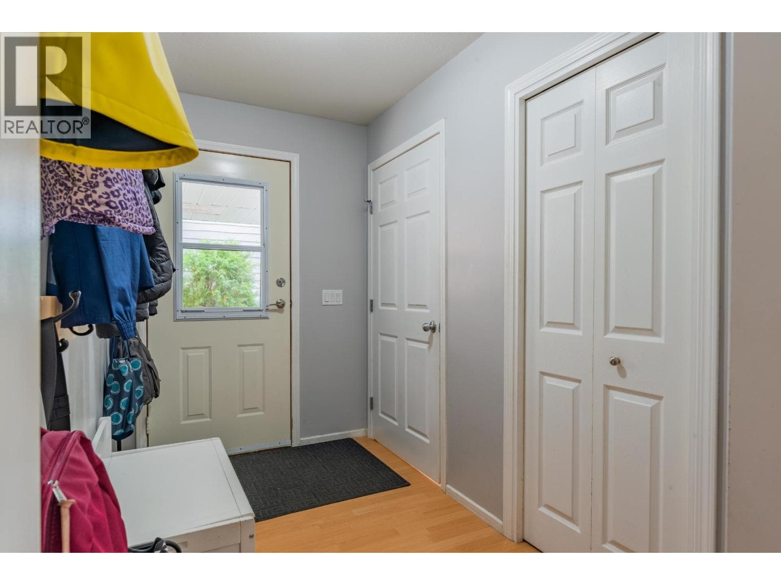 110 CEDAR Avenue photo 4