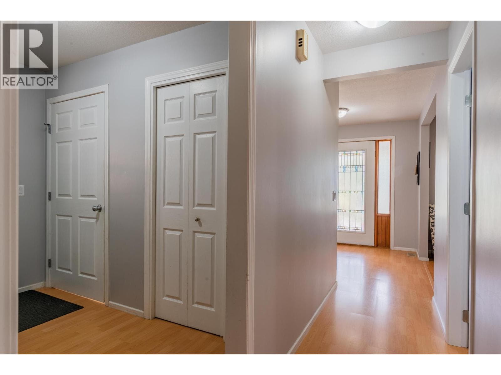 110 CEDAR Avenue photo 3