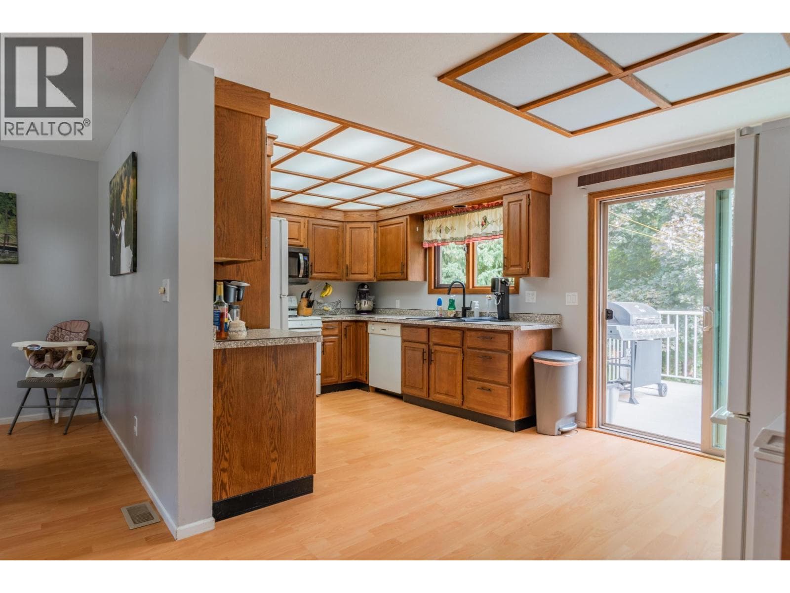 110 CEDAR Avenue photo 5