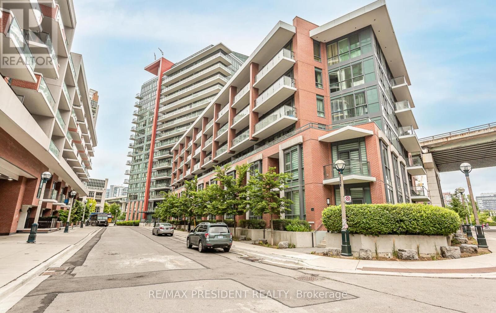 1 bed 1 bath single family at 901 - 50 BRUYERES MEWS — $529,000