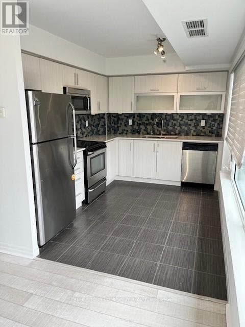 1602 - 275 YORKLAND ROAD photo 3
