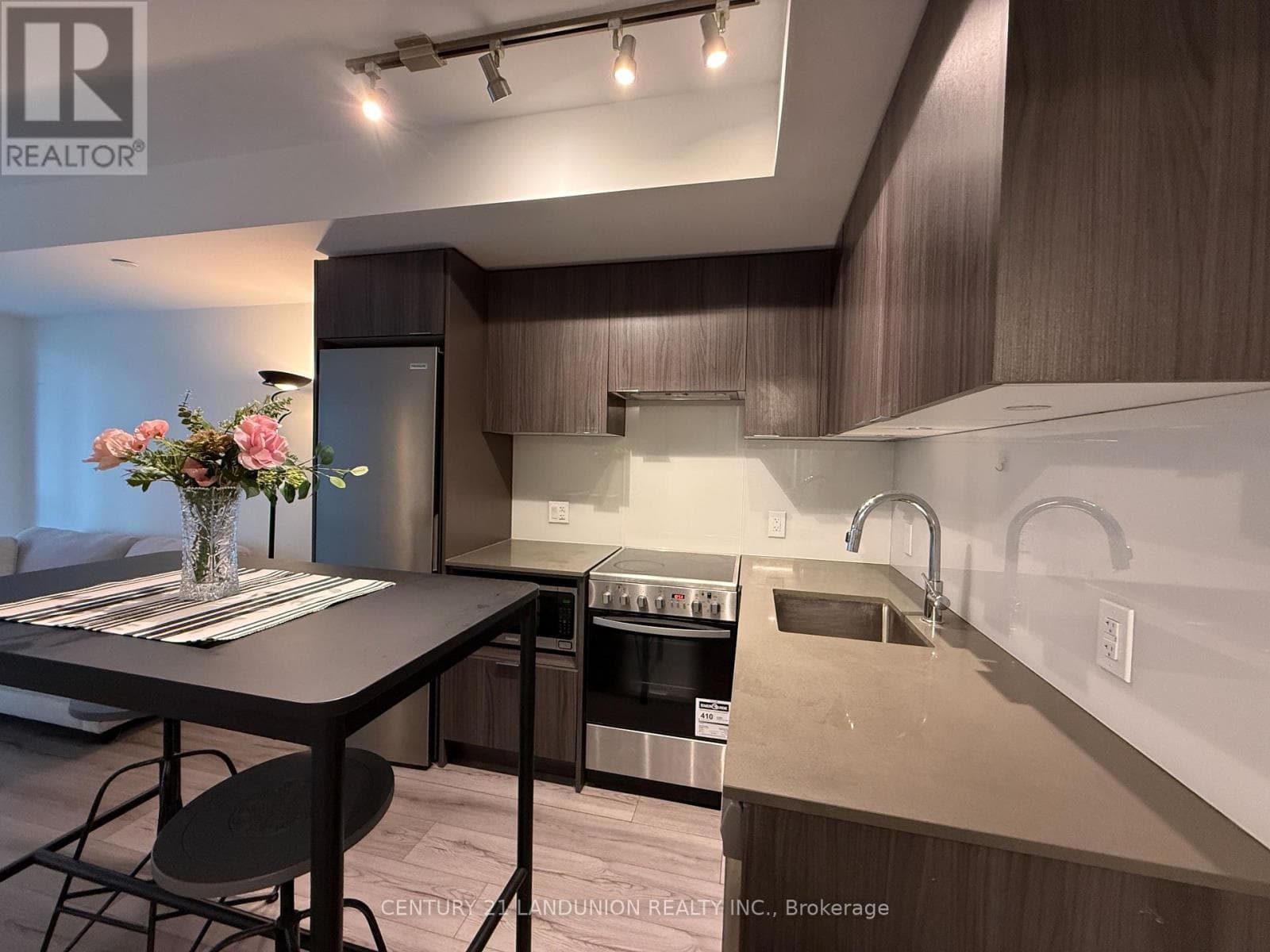 1603 - 395 BLOOR STREET E photo 3