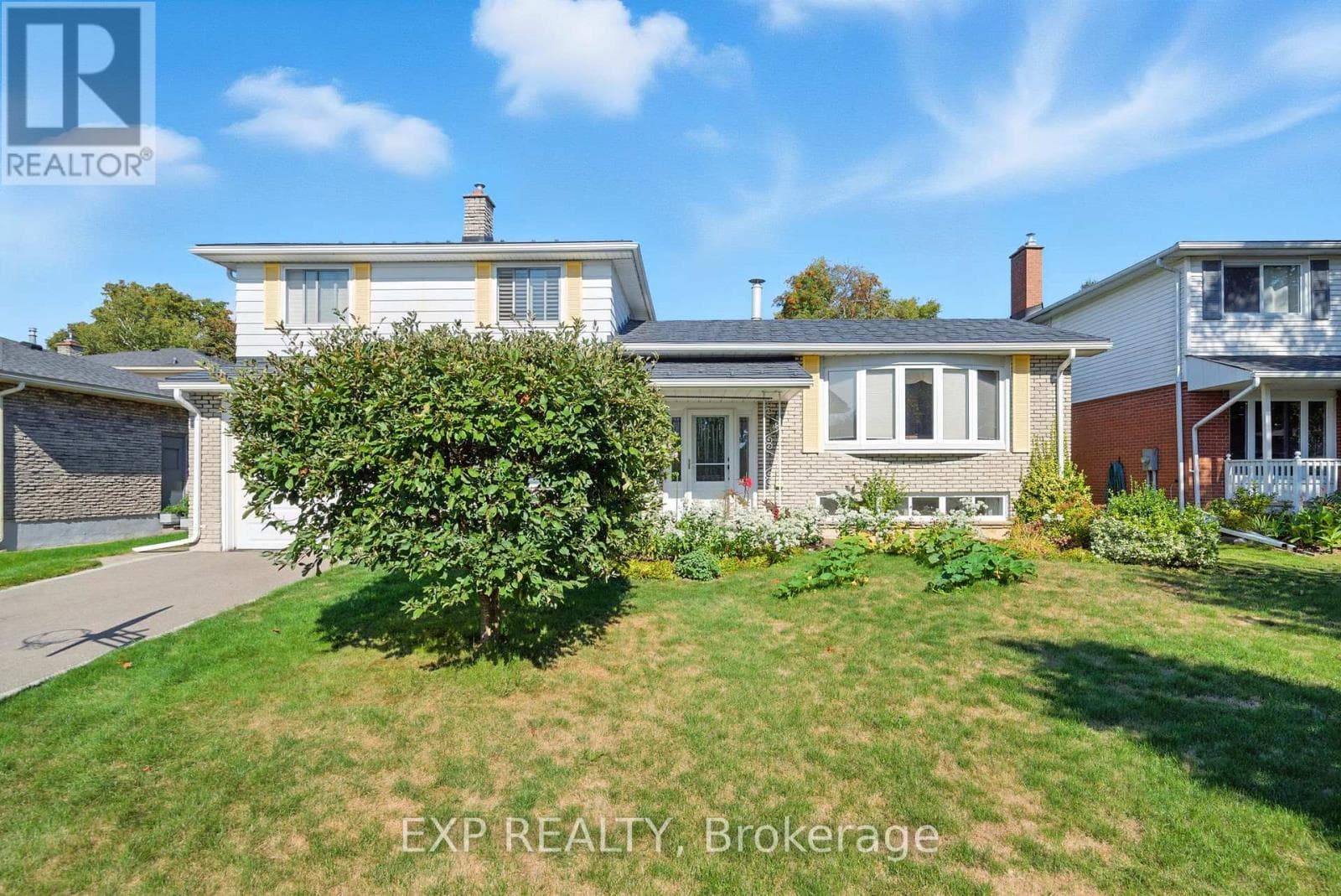 3 bed 2 bath single family at 52 BAYVIEW CRESCENT — $775,000