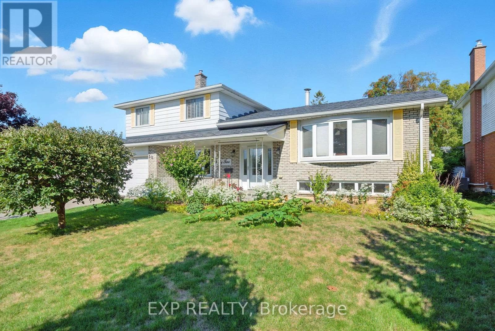 52 BAYVIEW CRESCENT photo 2