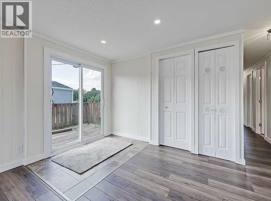 130 Sunset Way NE photo 2
