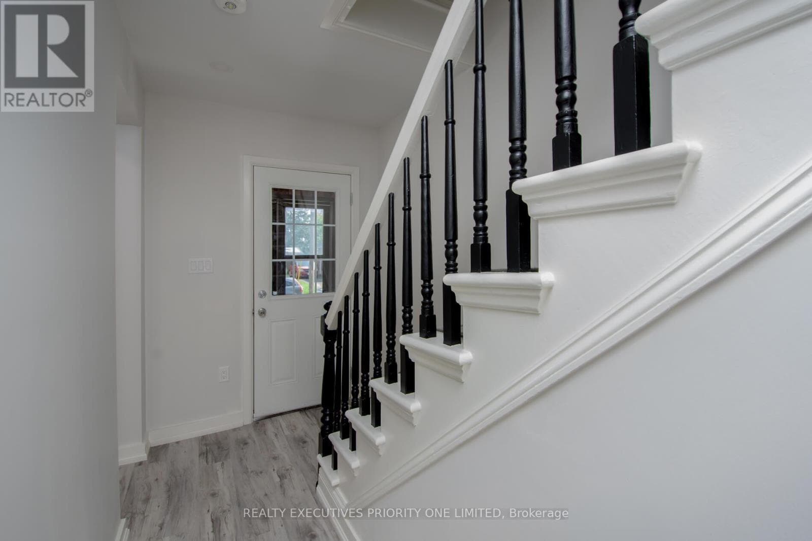 152 MAIN STREET W photo 2