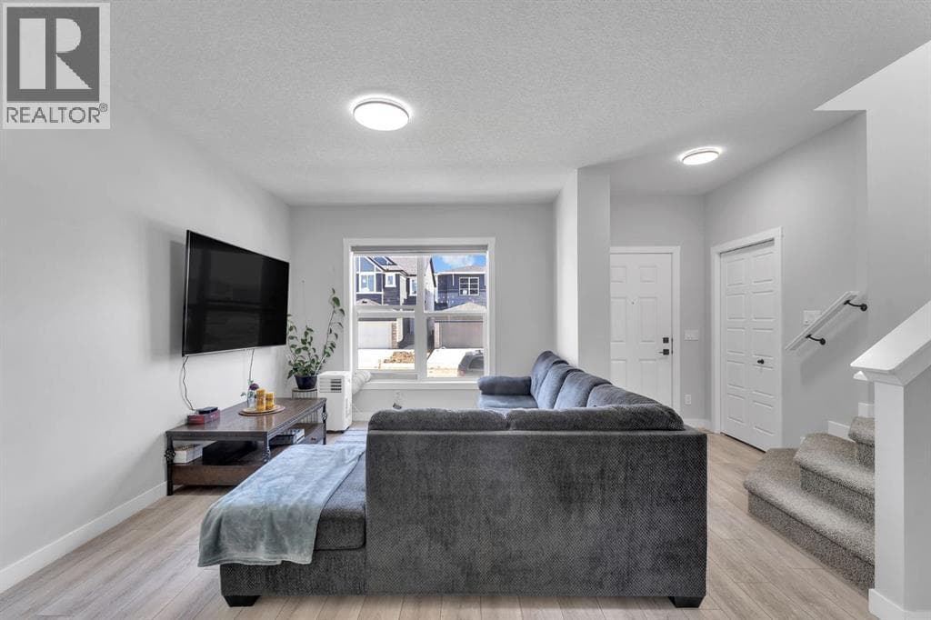 67 Corner Glen Gardens NE photo 5