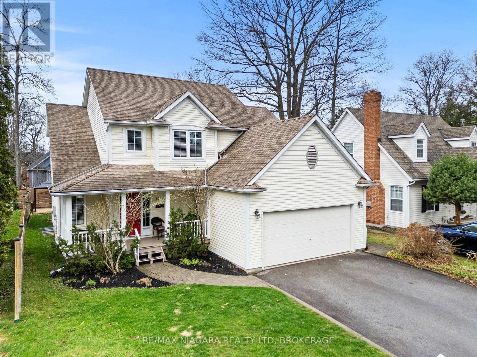 12 OAK DRIVE photo 2