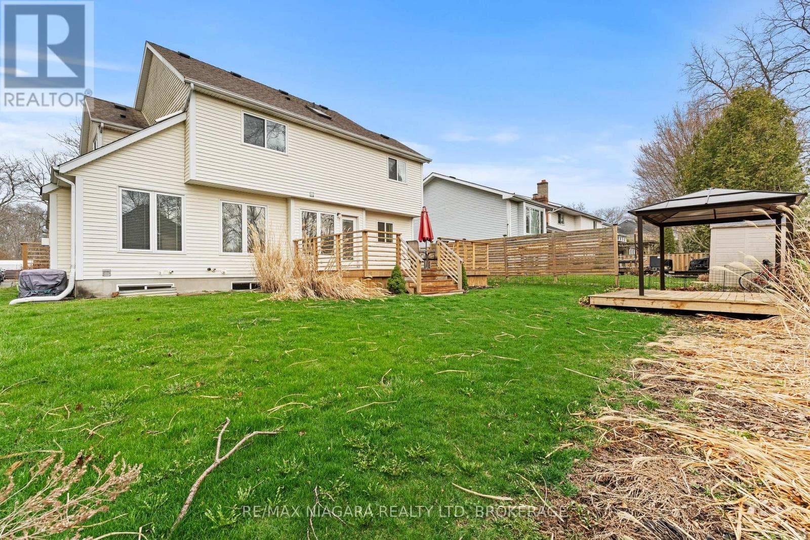 12 OAK DRIVE photo 3