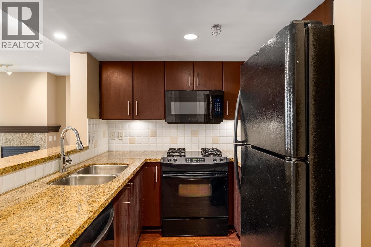 1703 120 MILROSS AVENUE photo 3