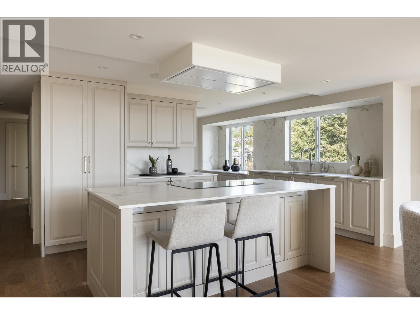 701 475 13TH STREET photo 3