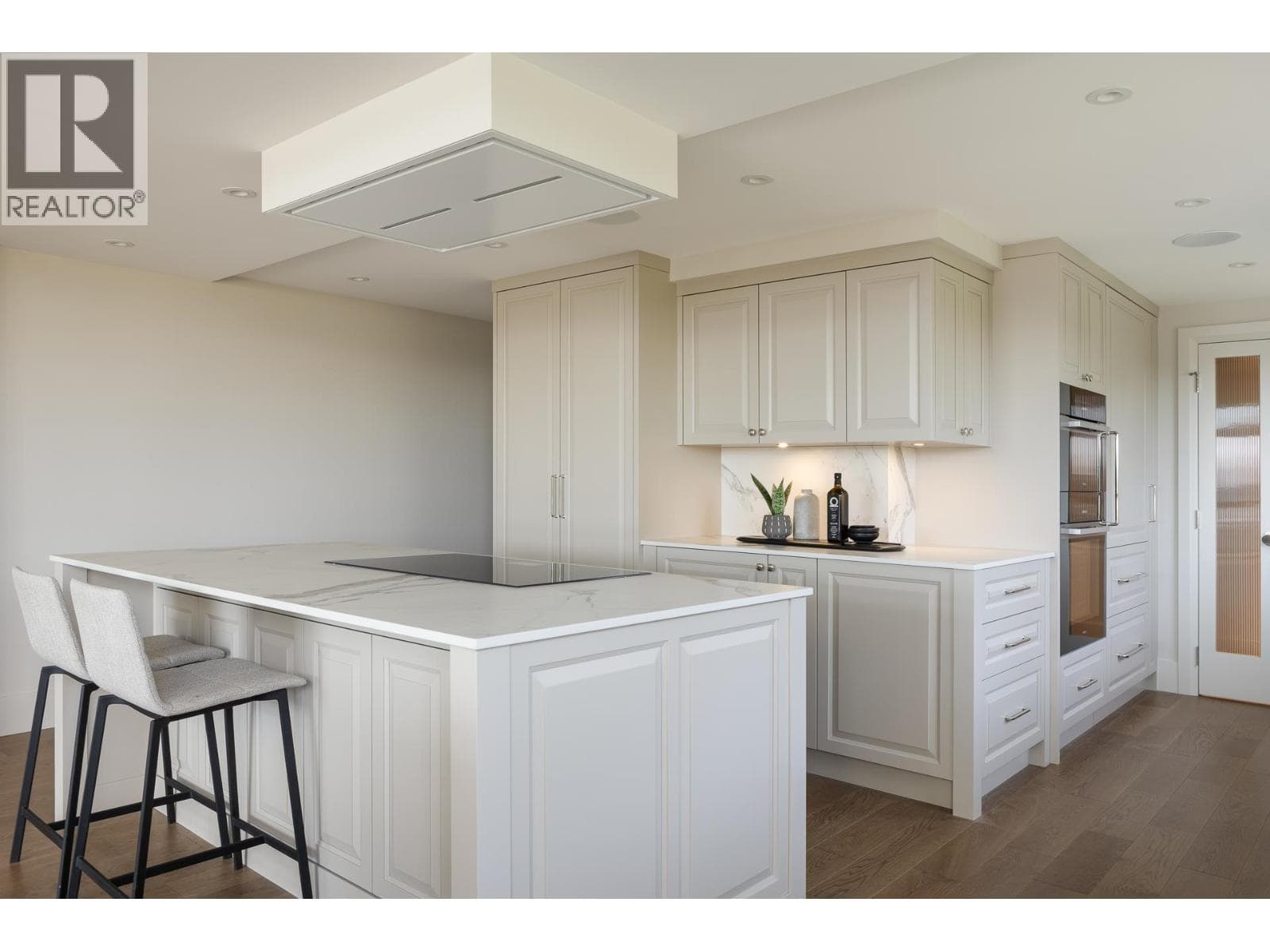 701 475 13TH STREET photo 4