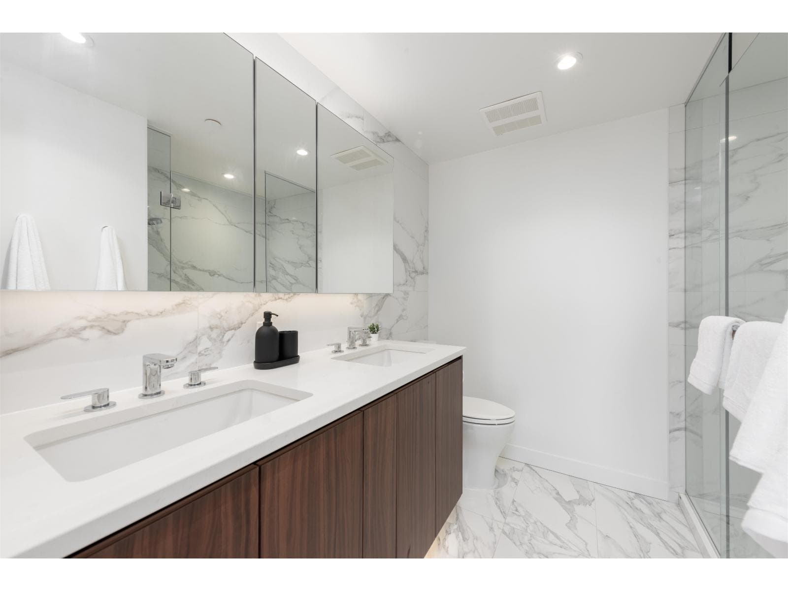 3107 9887 WHALLEY BOULEVARD photo 5