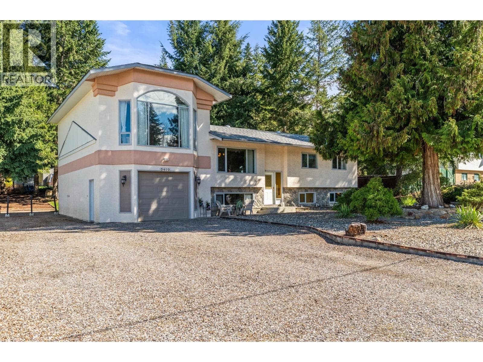 3419 Larch Drive photo 2