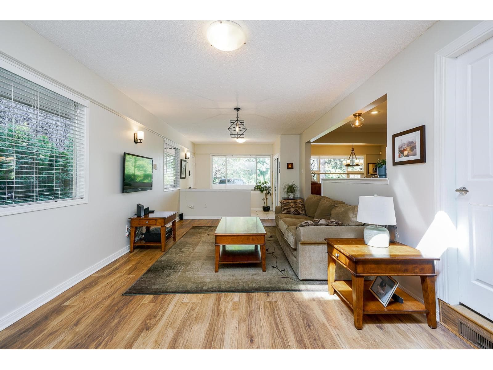 15460 26 AVENUE photo 3
