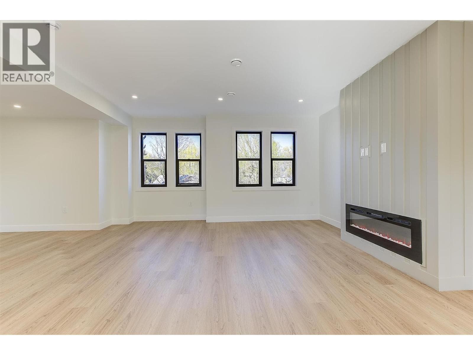 3590 Redecopp Road Unit# 3 photo 4