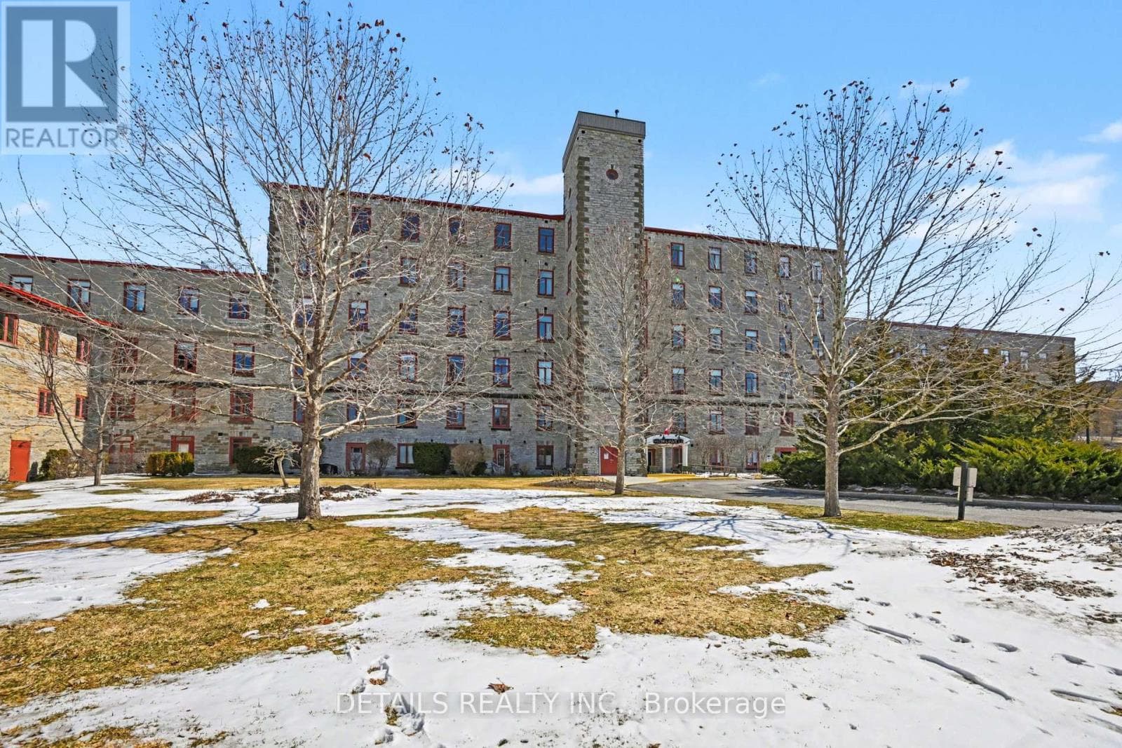 311 - 1 ROSAMOND STREET E photo 2