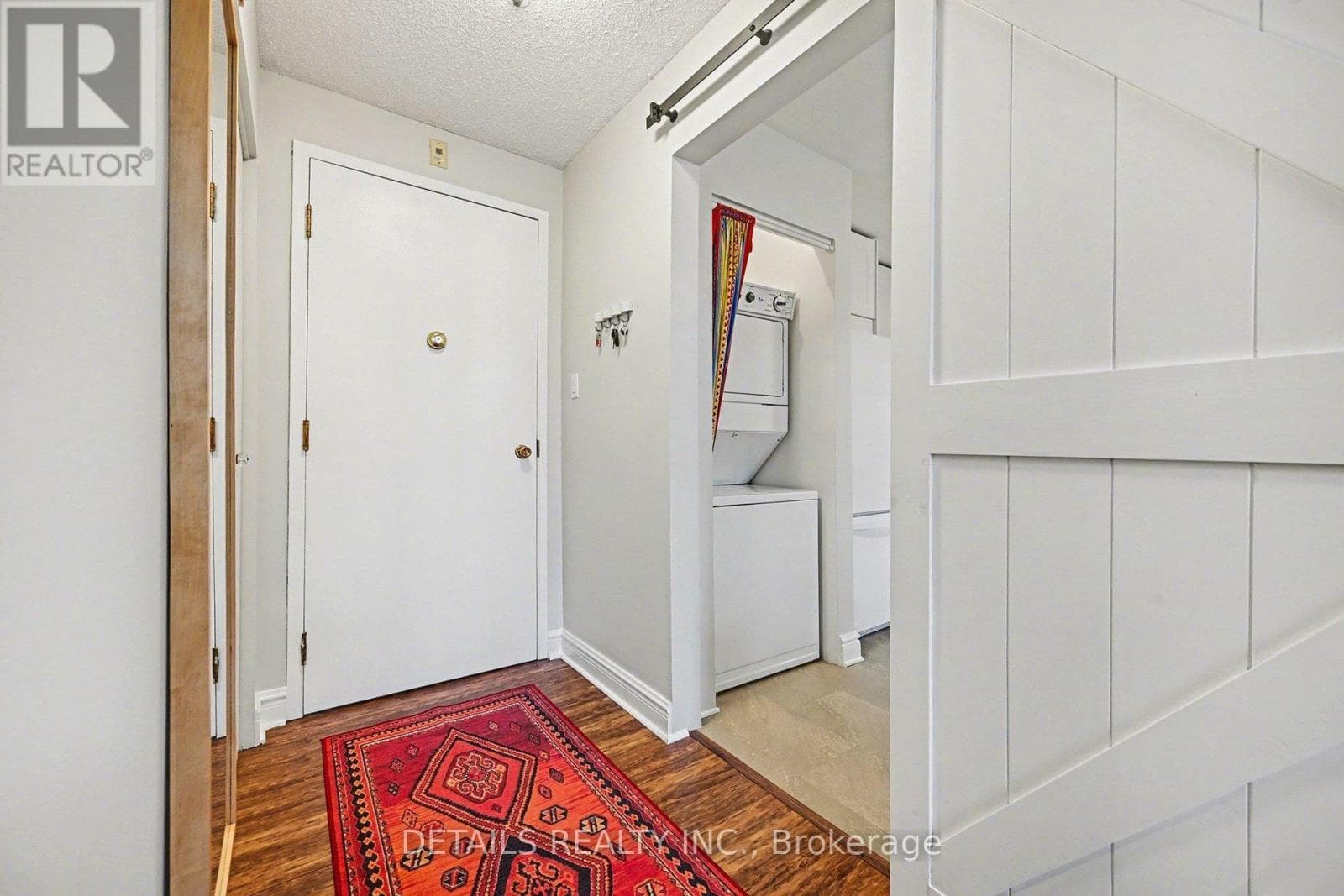311 - 1 ROSAMOND STREET E photo 4