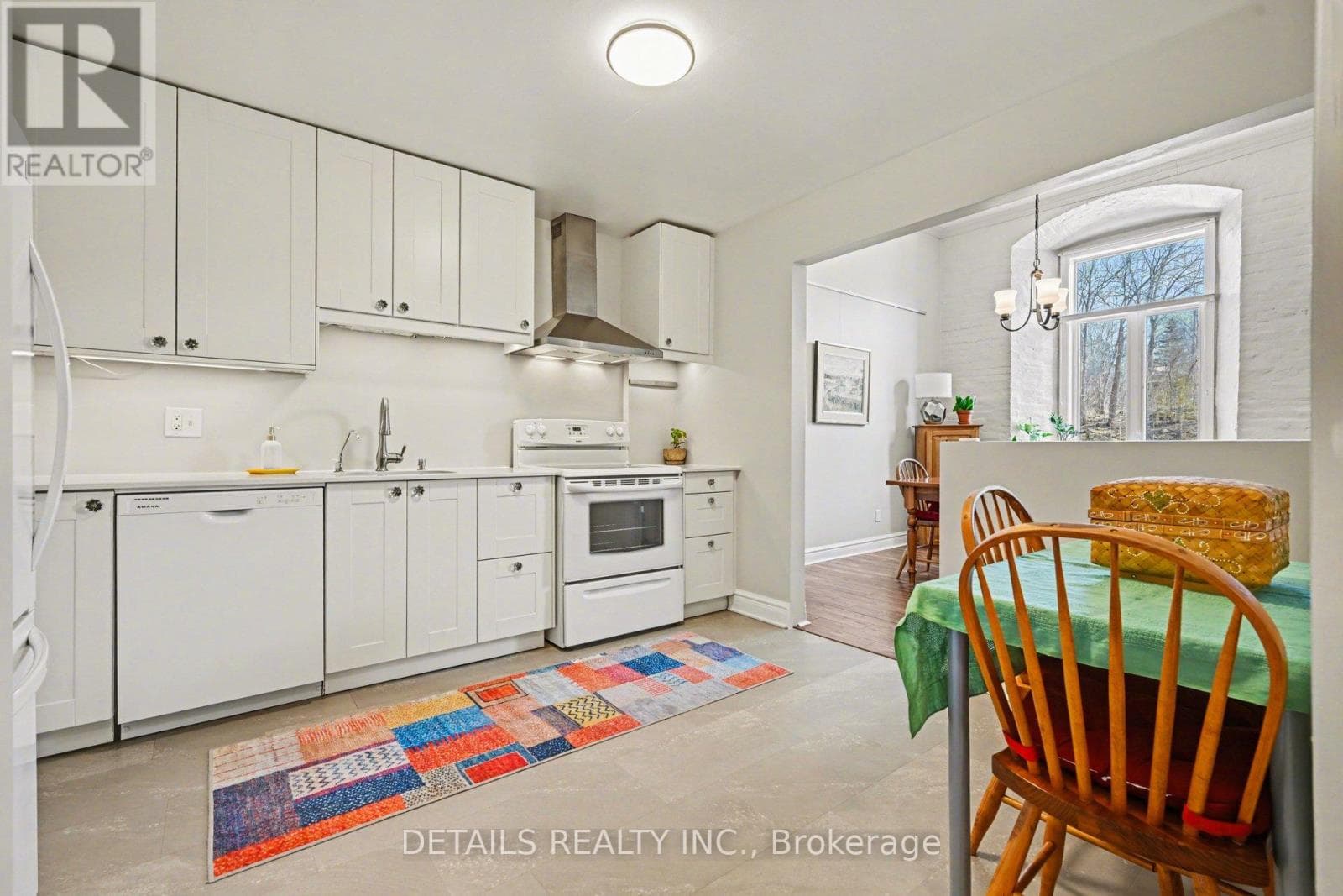 311 - 1 ROSAMOND STREET E photo 5