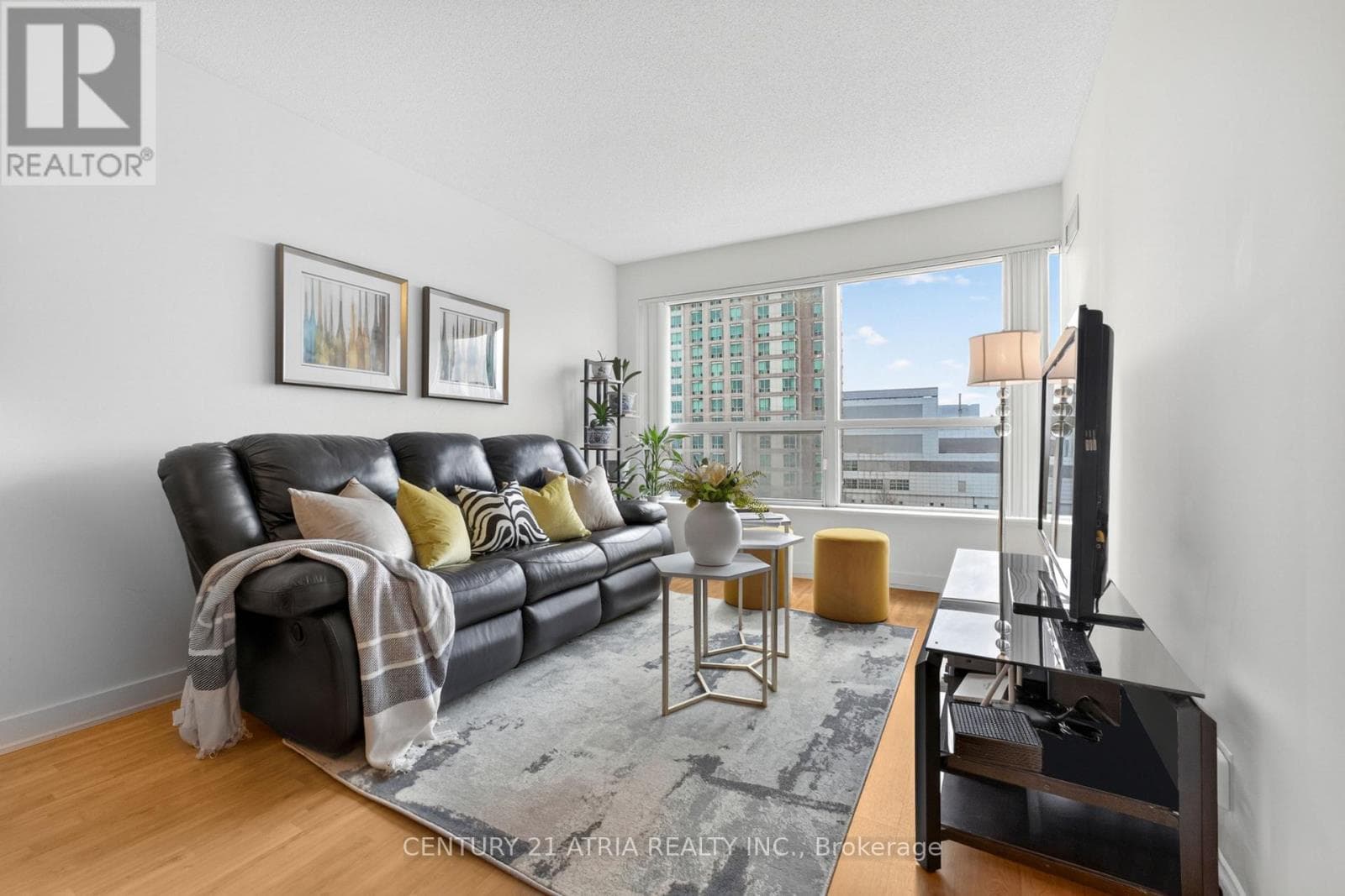 2 bed 1 bath single family at 908 - 38 LEE CENTRE DRIVE — $425,000