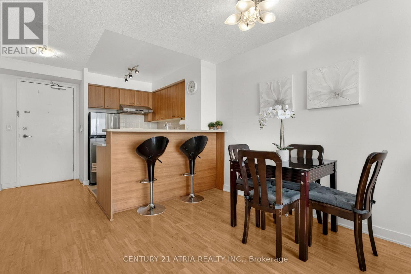 908 - 38 LEE CENTRE DRIVE photo 2
