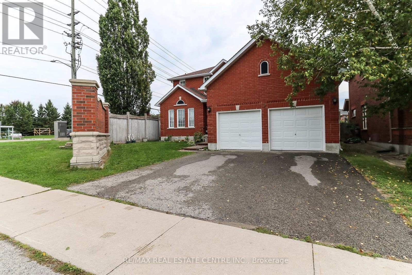 7 bed 4 bath multi-family at 1 SANDRINGHAM DRIVE — $1,019,000