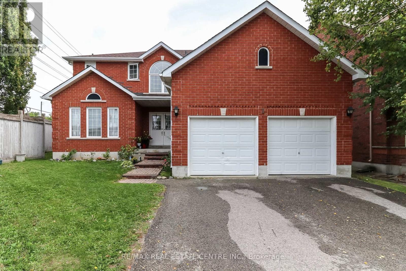 1 SANDRINGHAM DRIVE photo 2