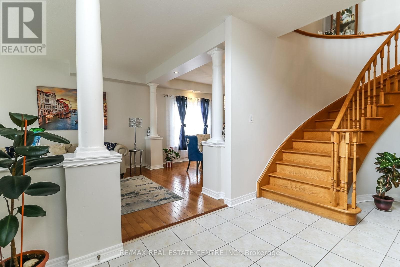 1 SANDRINGHAM DRIVE photo 4
