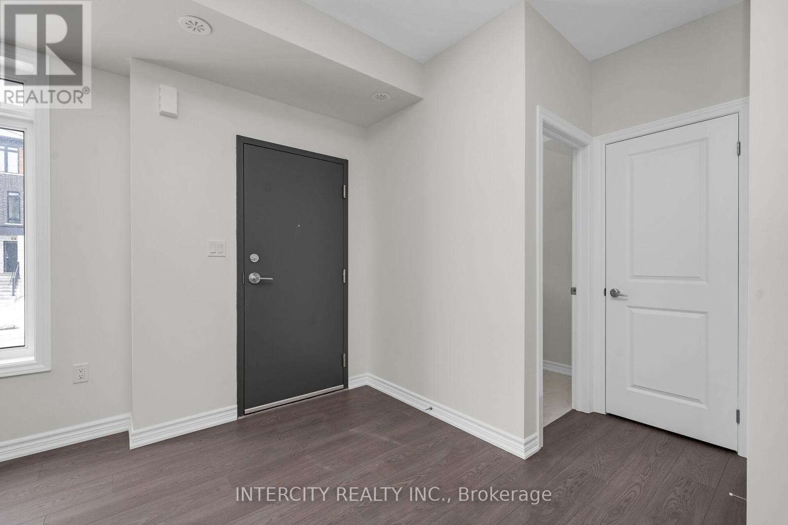 55Z - 168 PETCH AVENUE photo 3