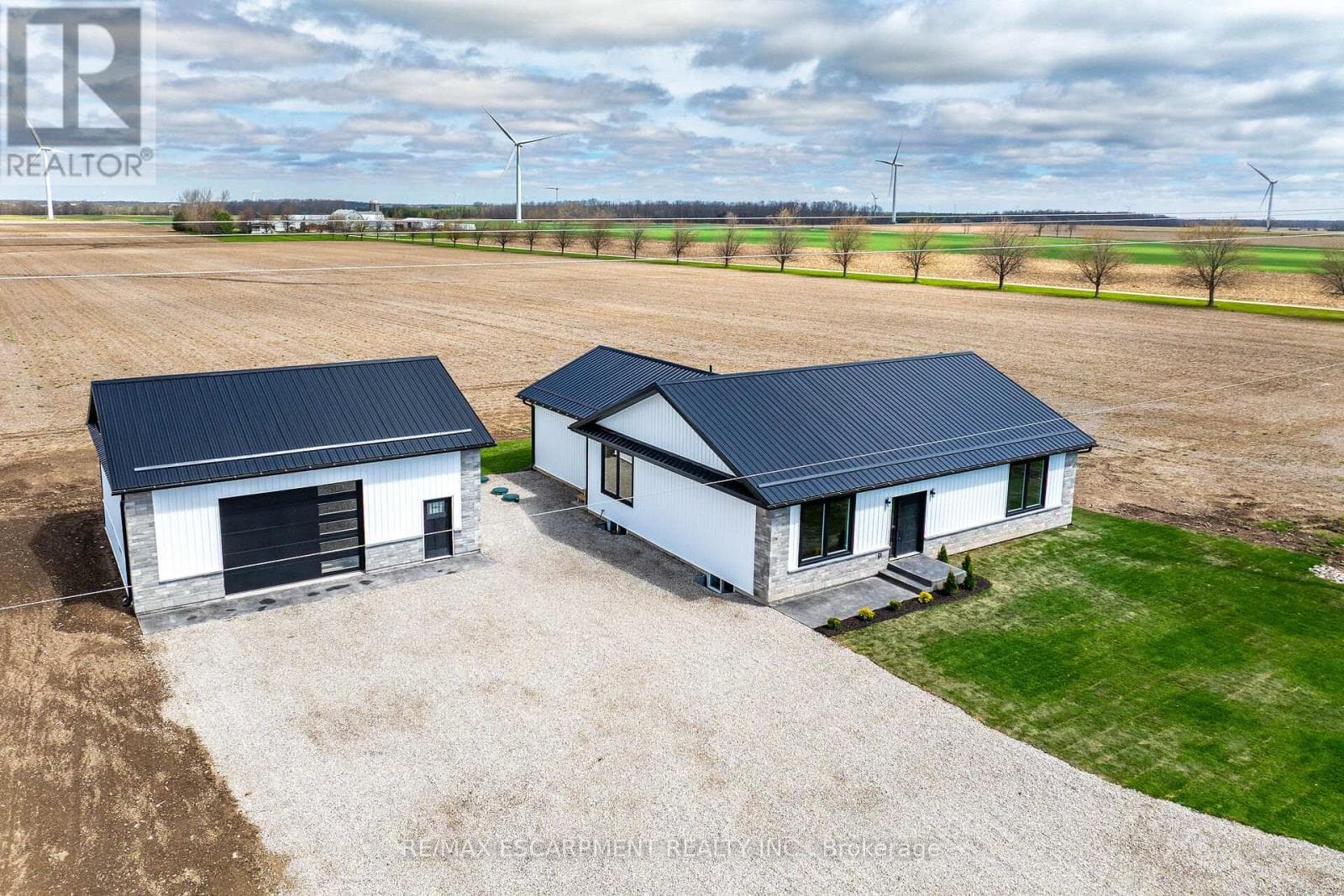 4093 RAINHAM ROAD photo 2
