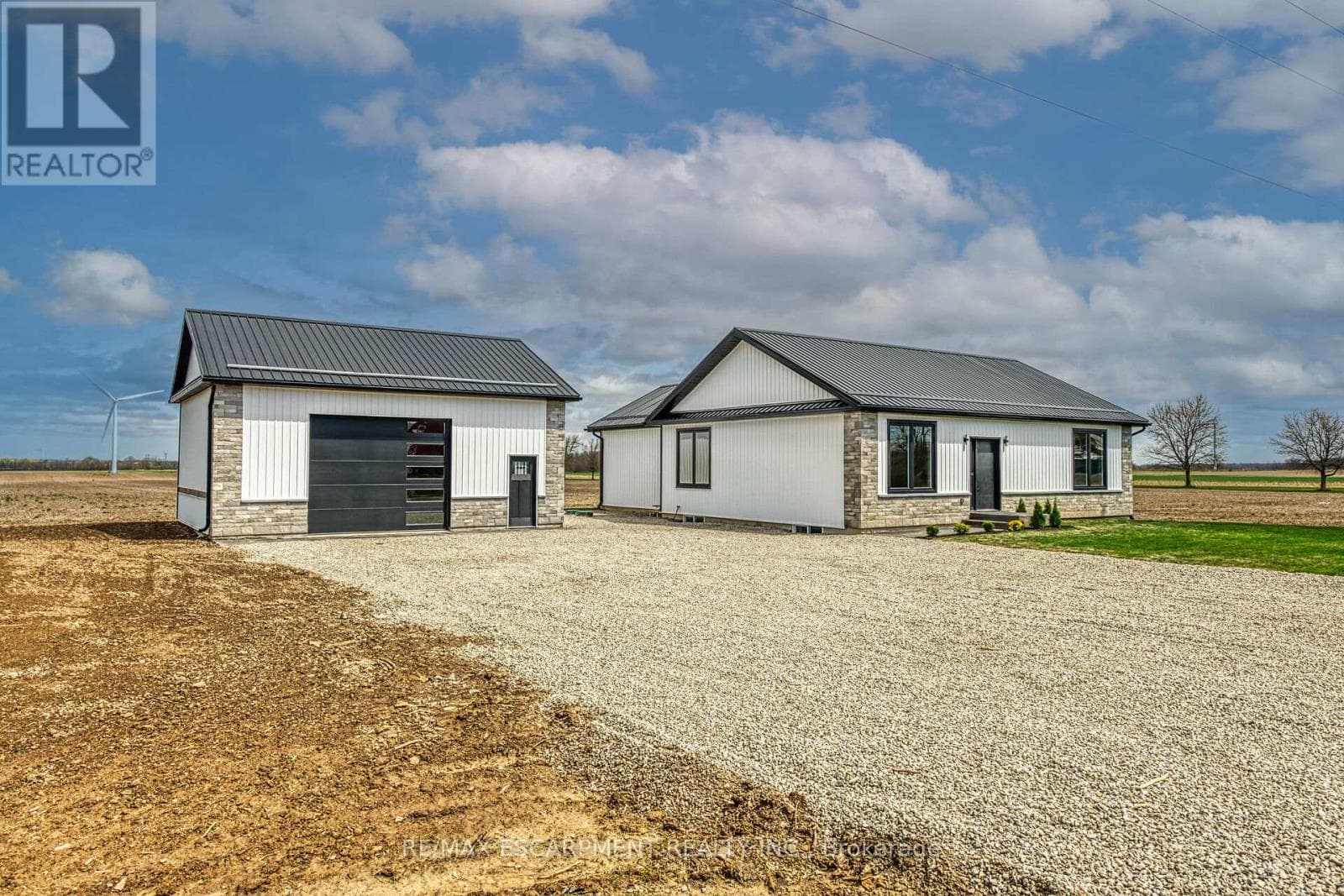 4093 RAINHAM ROAD photo 4