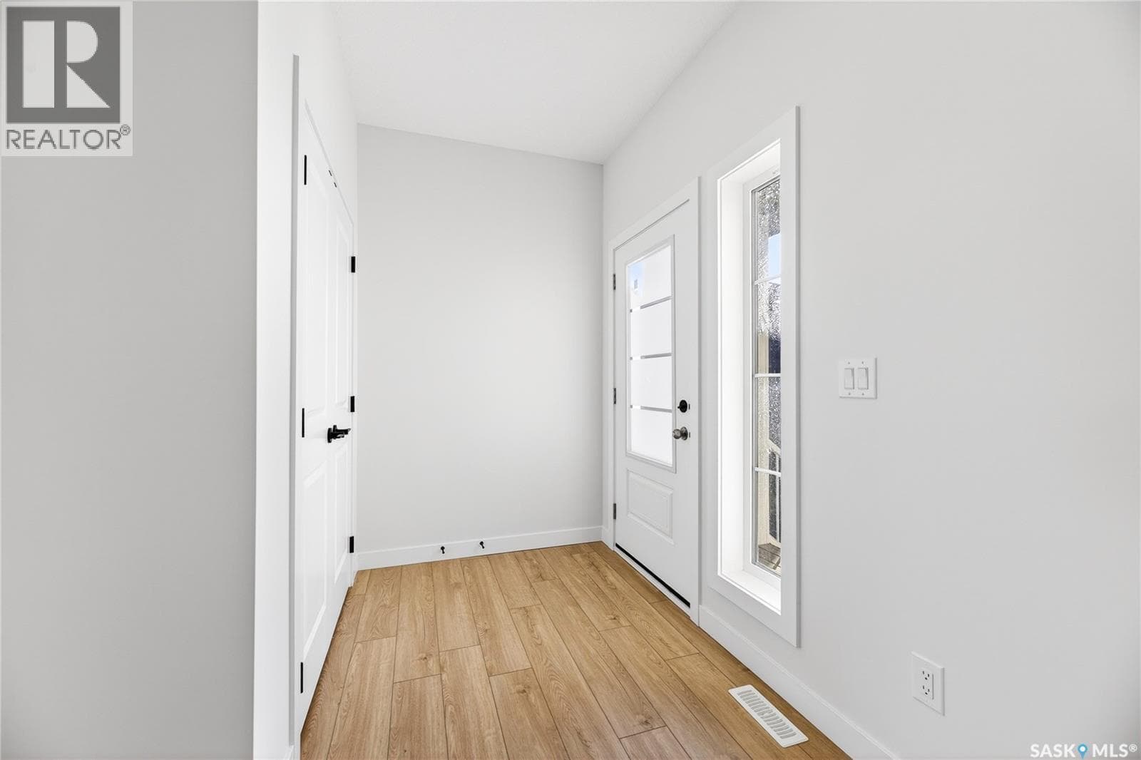 283 Nazarali WAY photo 3