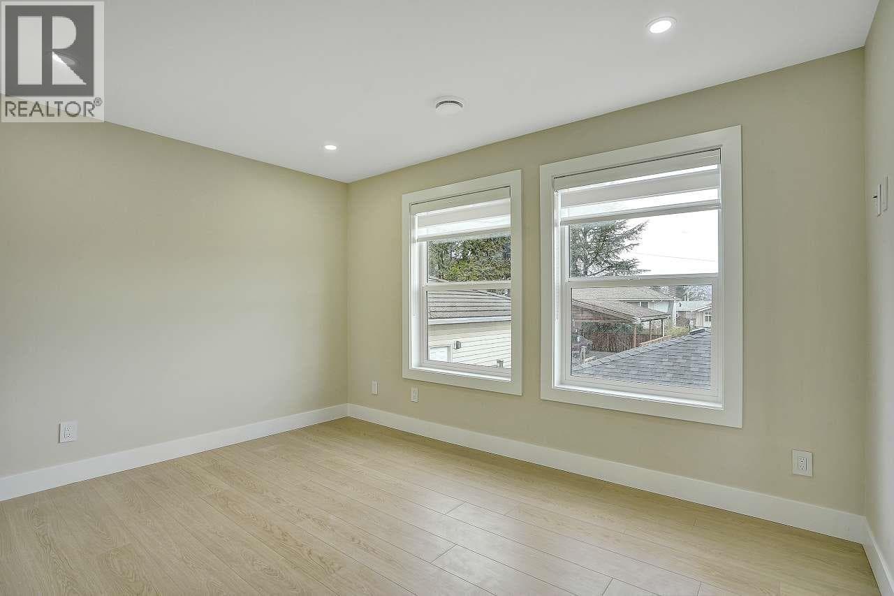 6009 SPROTT STREET photo 5