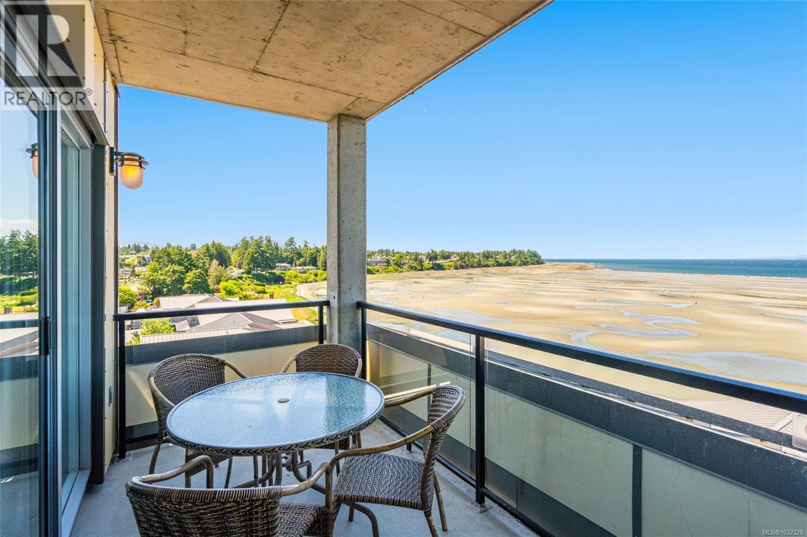 2 bed 3 bath single family at 801/802B 181 Beachside Dr — $239,900