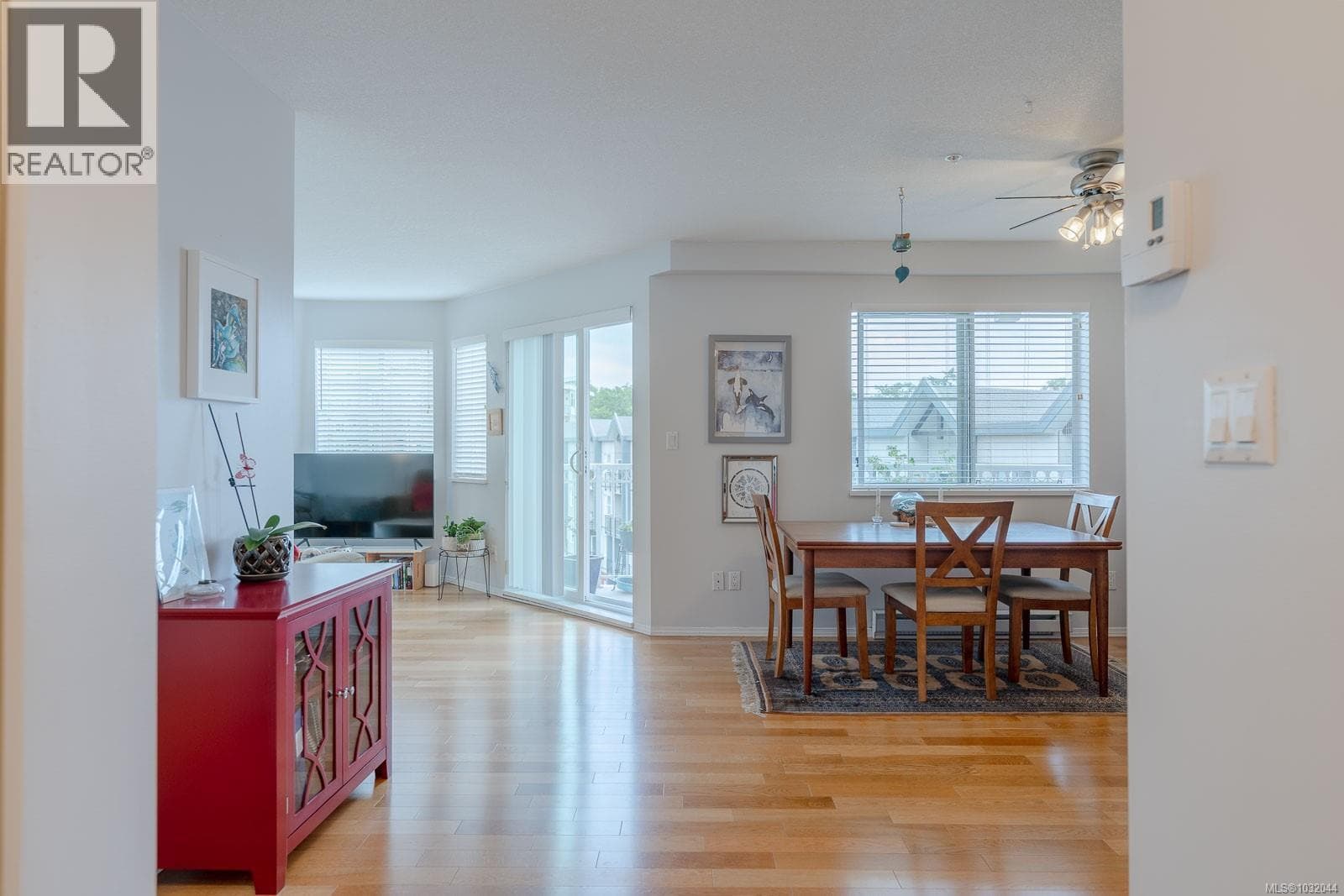 301 24 Prideaux St photo 5