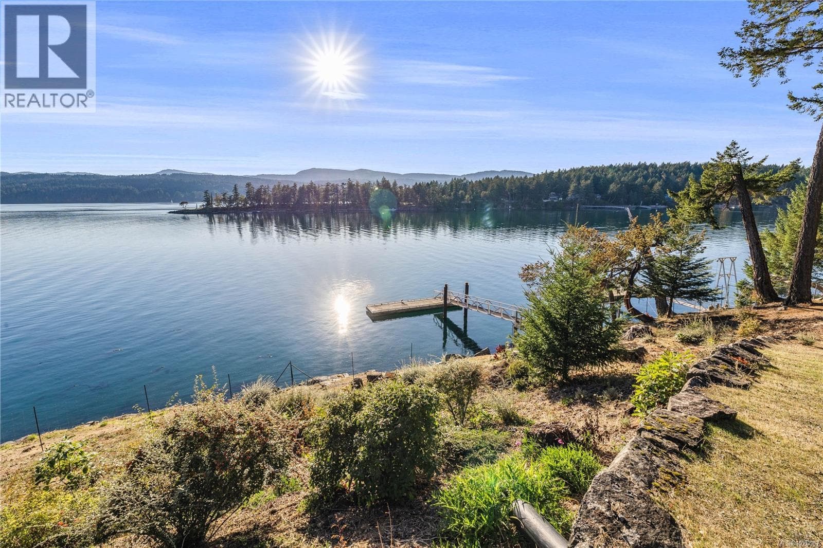 220 Scott Point Dr photo 2