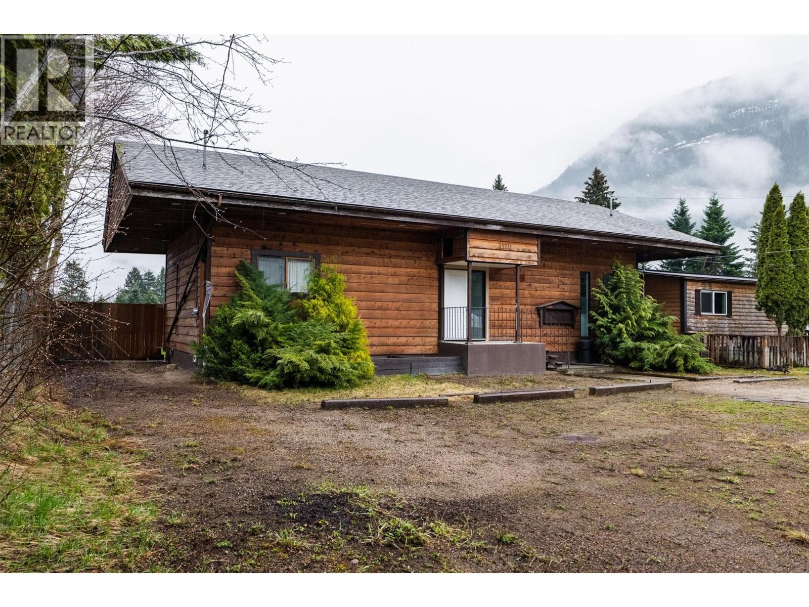 3 bed 1 bath single family at 3118 Slocan Park Road — $475,000