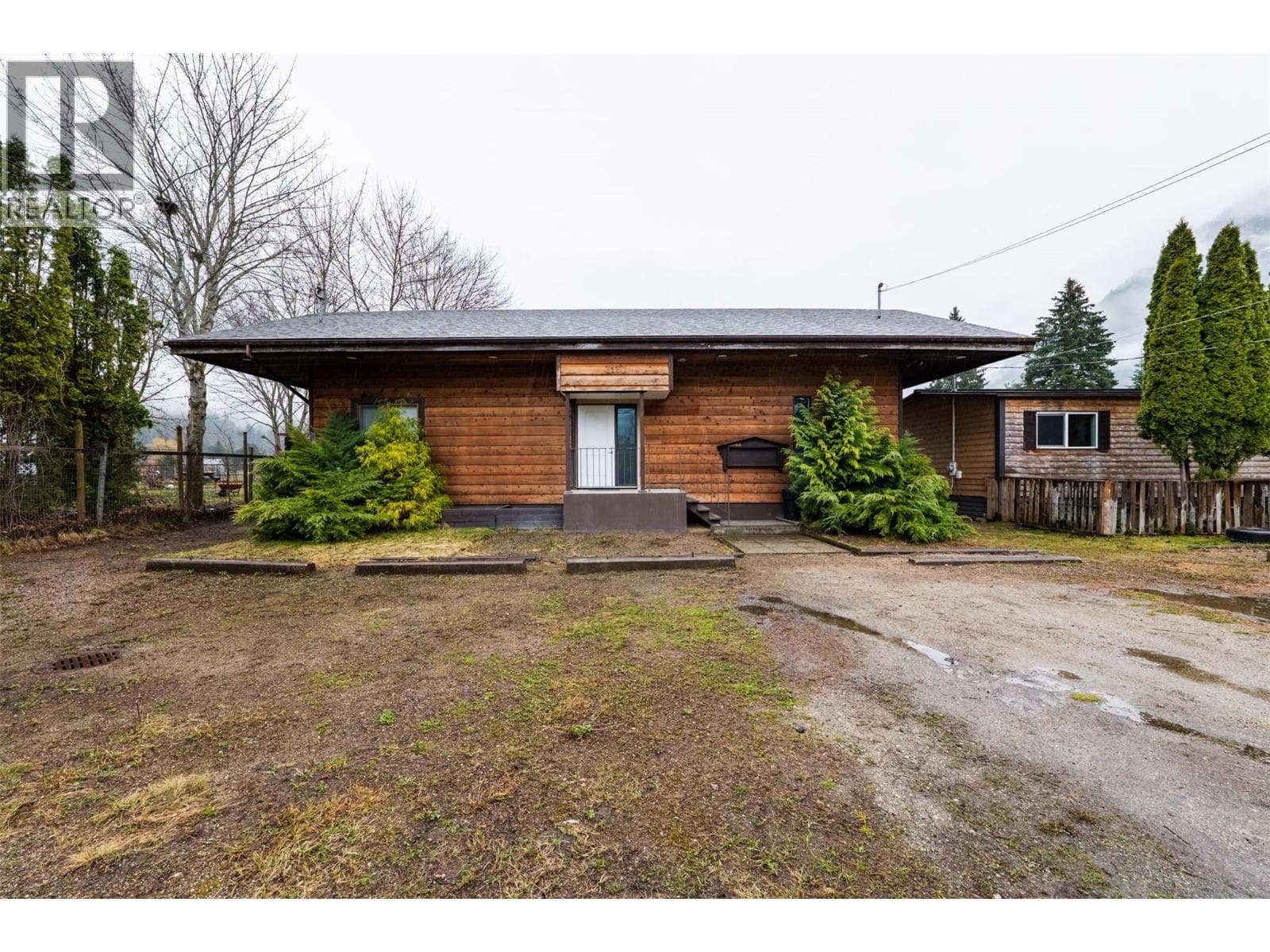 3118 Slocan Park Road photo 2